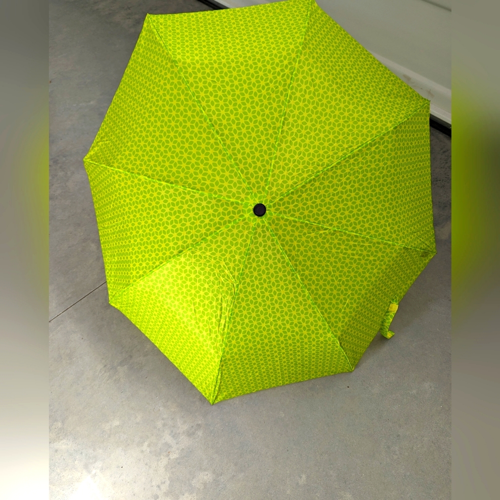 NWOT - Umbrella (Vinrella) Full size umbrella compact storage